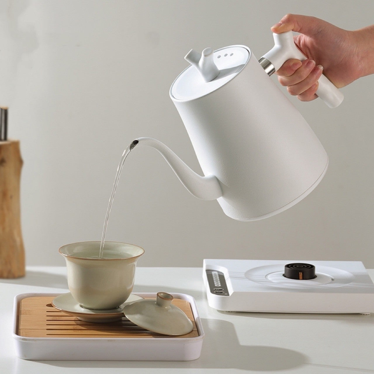 Hervidor eléctrico moderno de cuello de cisne
